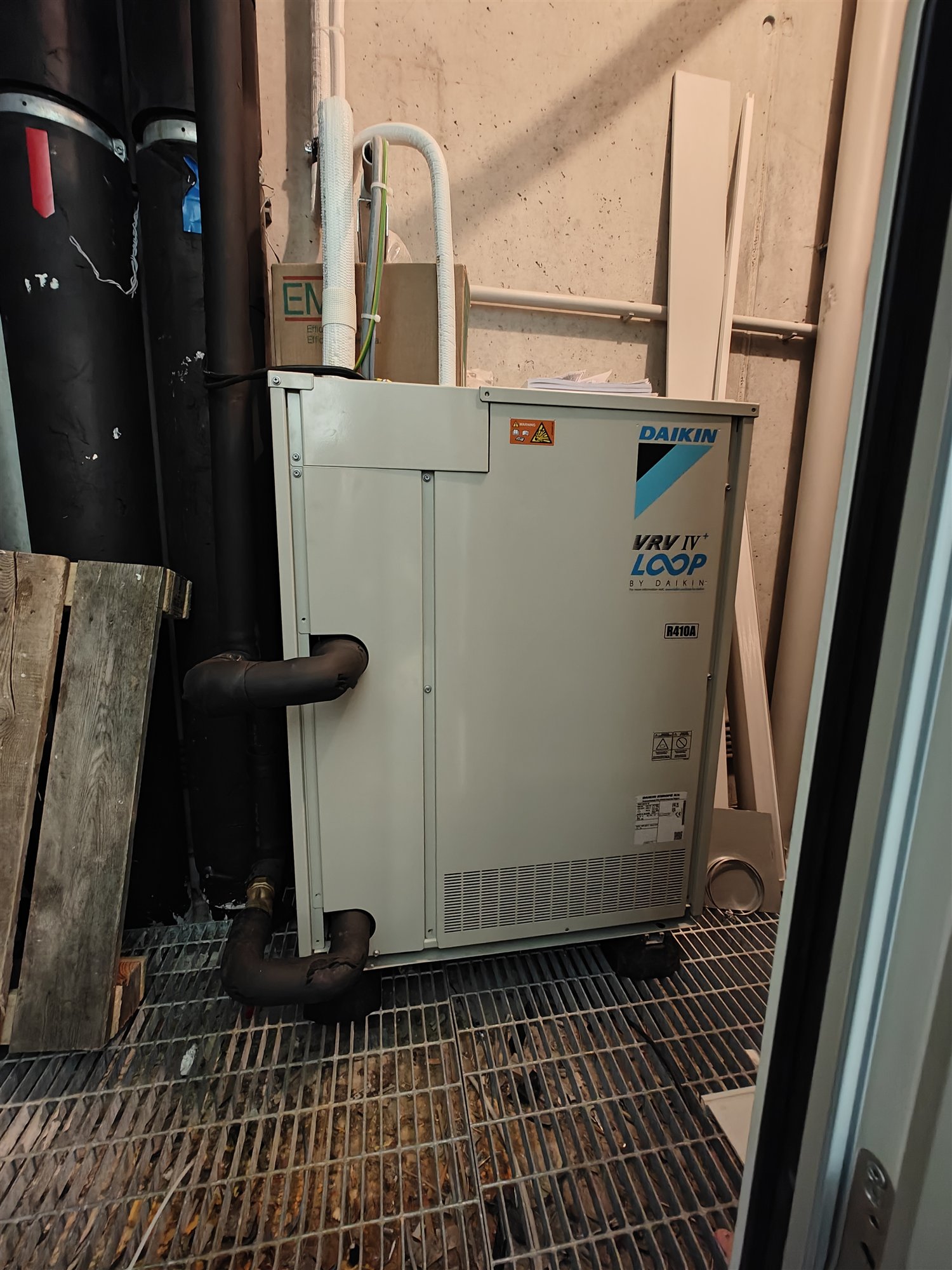 Groupe technique Daikin VRV IV installé pour la climatisation du cabinet dentaire